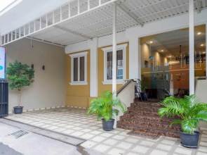 SANS Hotel Empress Simpang Lima