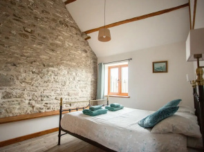 1 Beacon View Barn