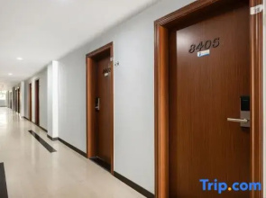 Huilan Luxury Esports Apartment (Qinghui Subway Station Store)
