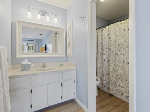 On A Whim 2 Bedroom Home by Redawning