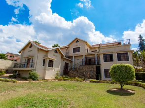 Golf Hills Residence