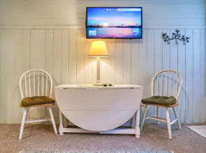 Treasure Island Beach Retreat Sleeps Up To 2