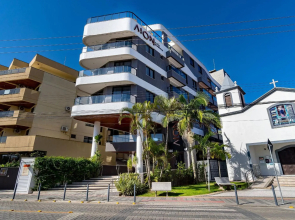 AION suítes 305 - Compacto e luxuoso loft duplex - Rooftop com piscina e academia - À poucos passos da praia