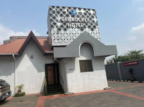 Dee Rocket Hotel