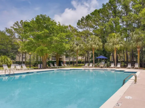 Mount Pleasant Condo w/ Pool & Bikes: Near Beach!