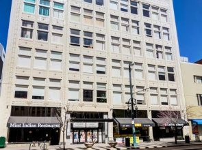 Comfortable 1BR Apt in historic Downtown building