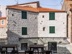 Historic Plaza Varos - Adults Only