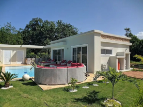 Modern & Private Tropical Villa in Gated Community Minutes From the Beach
