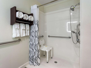 La Quinta Inn & Suites by Wyndham Columbus West - Hilliard