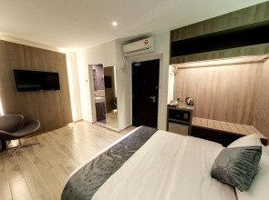 Flora by Crossroads Hotel