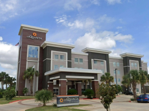 La Quinta Inn & Suites by Wyndham Pearsall