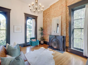 Chic & Historic Apartment ~ 6 Mi to Louisville!