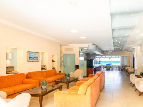 Rossis Beach Hotel