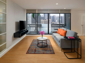 Отель PARKROYAL Suites Bangkok