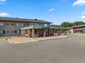 Days Inn by Wyndham Winona