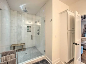 2 Mi to Downtown: Luxe Greenville Retreat!