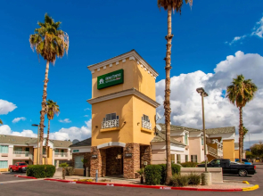 HomeTowne Studios Phoenix - Black Canyon Highway