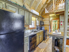 Sevierville Log Cabin W/ Hot Tub Near Dollywood!