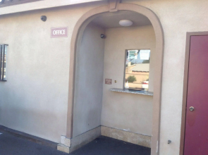 Palms Motel