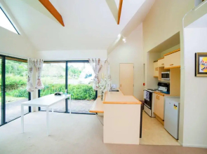 261 Holiday House