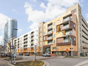 CozySuites TWO Stylish Apts Monument Cir