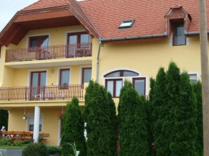 Hvz Yellow Apartmenthouse