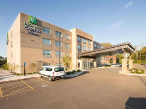 Holiday Inn Express and Suites Kalamazoo West by IHG