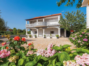 Beautiful Home in Brodarica With Wifi and 4 Bedrooms