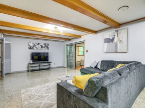 Walk to Graceland: Spacious Memphis Home!