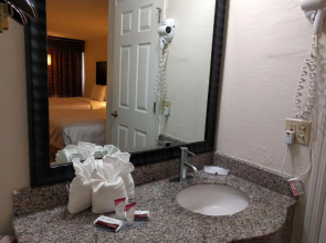 Red Carpet Inn Airport and Cruise Port Hotel Fort Lauderdale