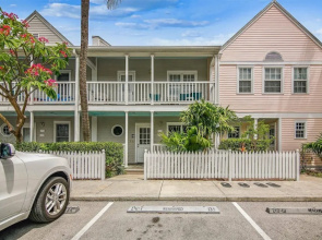 Key West Charming by Avantstay Communal Pool Gated Community Near Fort Zachary Taylor Park Week Long Stays