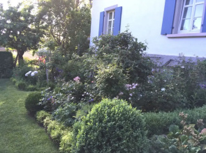 \"country House Flair\"