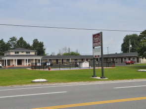 Colonial House Motor Inn
