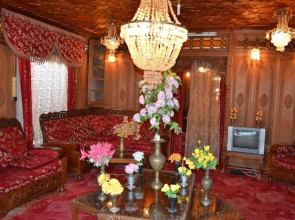 Floating Luxury Group Of Houseboats