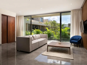 Modern Spacious 2 Bedroom Condo With Pool View 10 min From the Beach Free Shuttle to Beach Club, Tulum