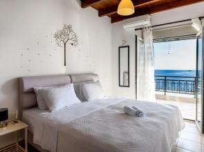 Achlia Beach Villa