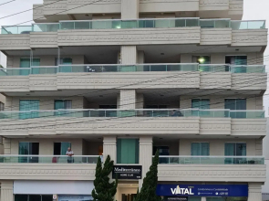 Amplo e aconchegante apartamento com 3 quartos a 50m da praia de Bombas