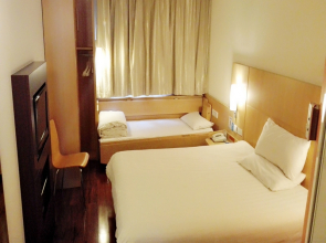 Hanting Express Zhenjiang East Zhongshan Road