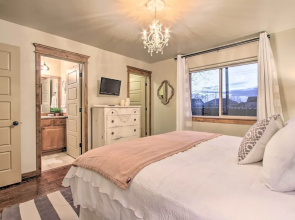Townhome w/ Private Hot Tub, 8 Mi to Downtown