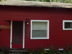 Hide-a-way Waterfront Cottages