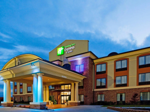 Holiday Inn Express & Suites Salem by IHG