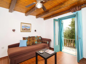 Villa Ilios - Delightful 2 Bedroom Stone House