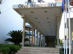 Boulevard Hotel