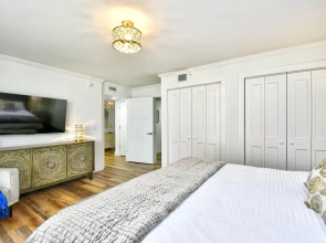 Remodeled, Open Airy Condo, With Full Access , 1706 Brighton 3 Bedroom Condo