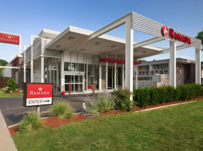 Ramada by Wyndham Rockville Centre