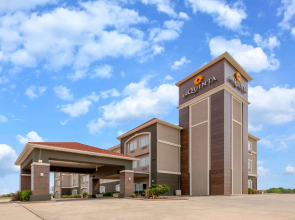 La Quinta Inn & Suites by Wyndham Bridgeport