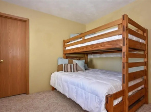 Seven Springs 4 BR Premium Condo, Sleeps 9 by RedAwning
