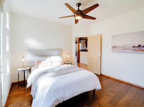 Red Rock Mtn View & Fire Pit: Central Sedona Home!