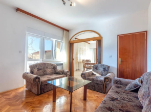 Nice Apartment in Kastel Luksic With 3 Bedrooms