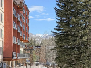 Lion Square Lodge #277 - 2 Br Apts